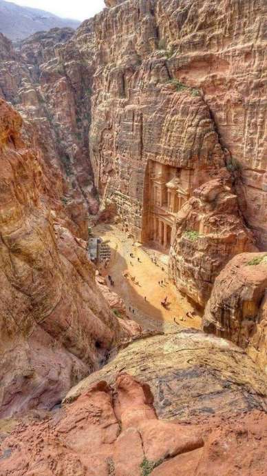 Петра - знаменитый археологический памятник в юго-западной пустыне Иордании.