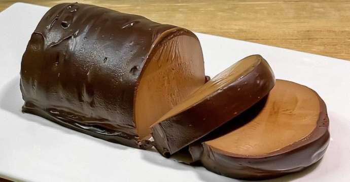 Муссовый десерт из шоколада в бутылке